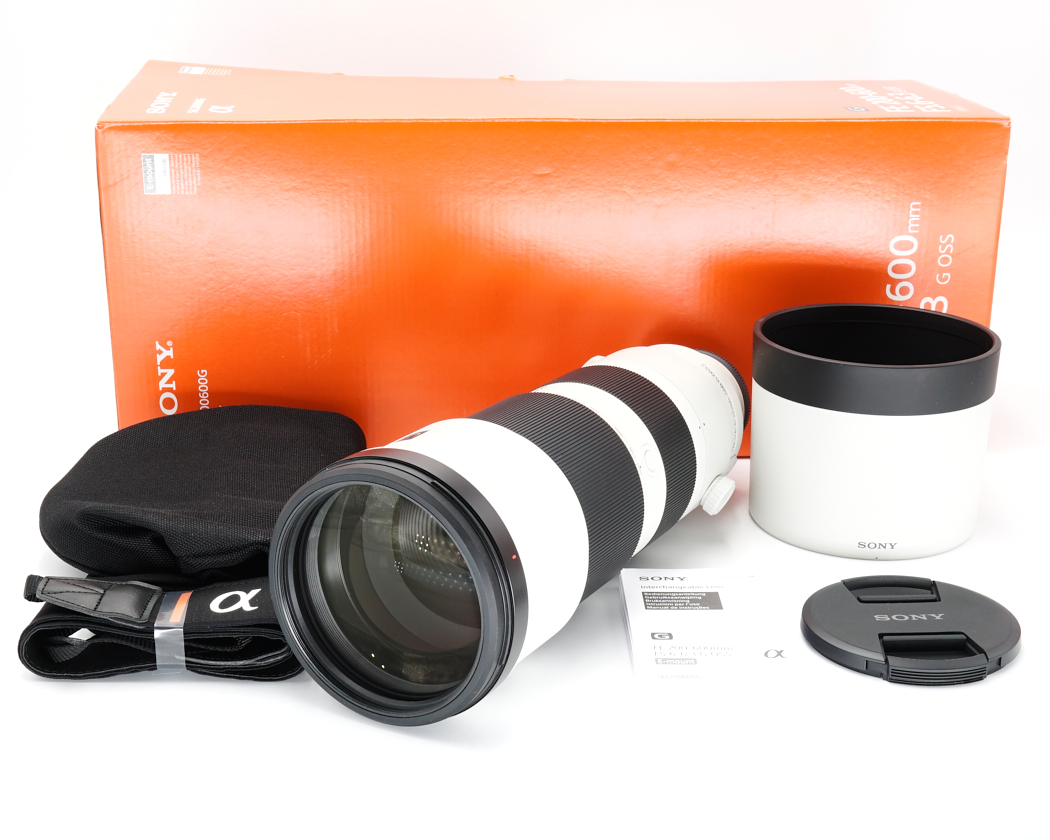 Objektiv, Teleobjektiv, weiß-schwarz, Sony, 60mm f/2.8 G OSS, Verpackung, Objektivdeckel, vorderes Element