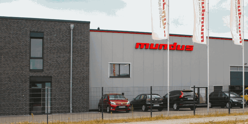 Foto Mundus Firmengebäude mit Showroom und Kundenparkplatz in Nordhorn