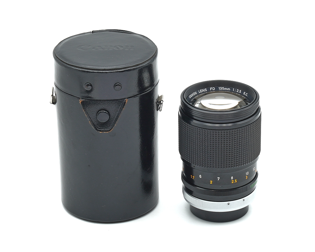 Objektiv, 135mm, manueller Fokus, schwarz, Tragetasche