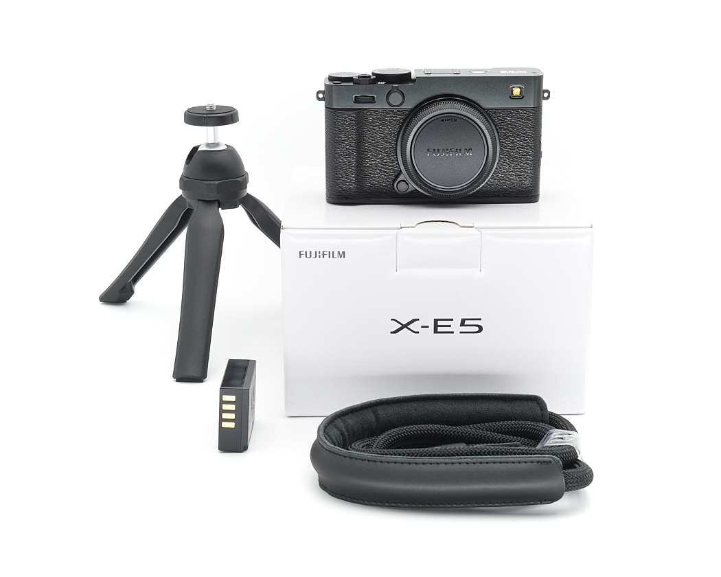 Fujifilm X-E5 schwarz Gehäuse + Stativ