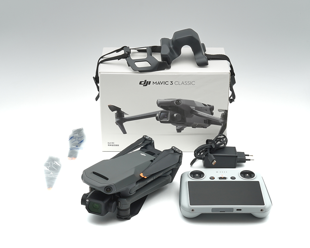 Drohne, DJI Mavic 3, Quadrocopter, Kamera, Fernsteuerung