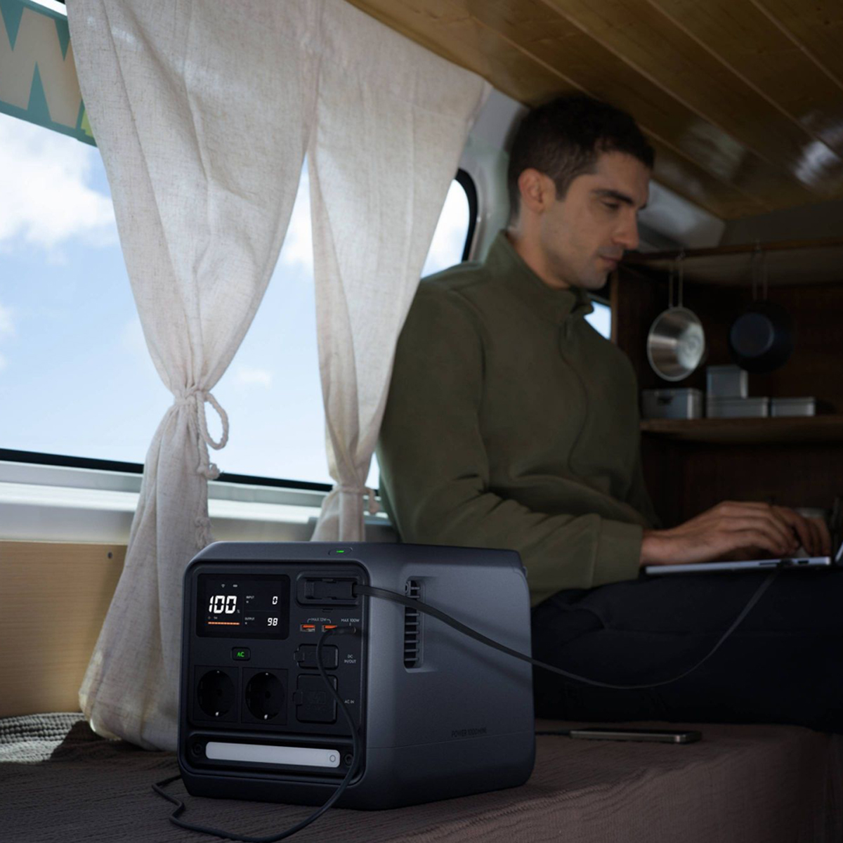 Notfallstrom, Tragbares Netzgerät, Batteriegenerator, digitales Display, abgerundete Kanten