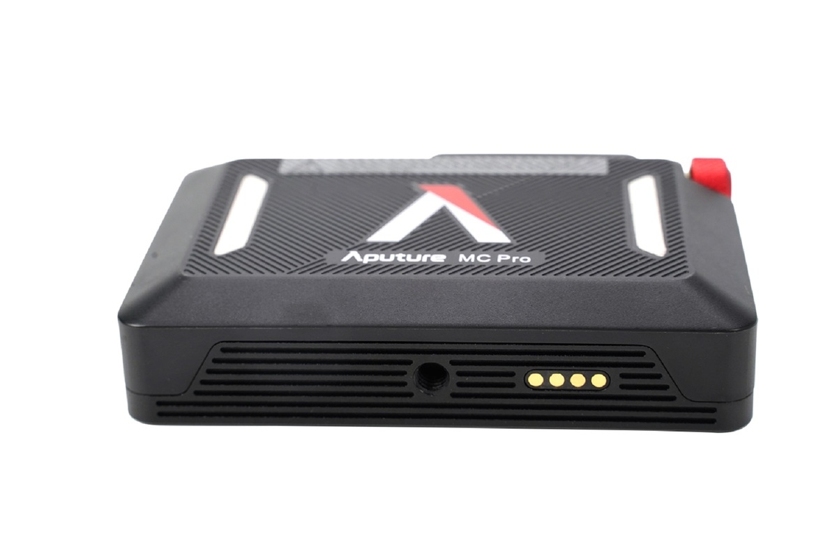 Aputure MC Pro RGBWW-LED Leuchte