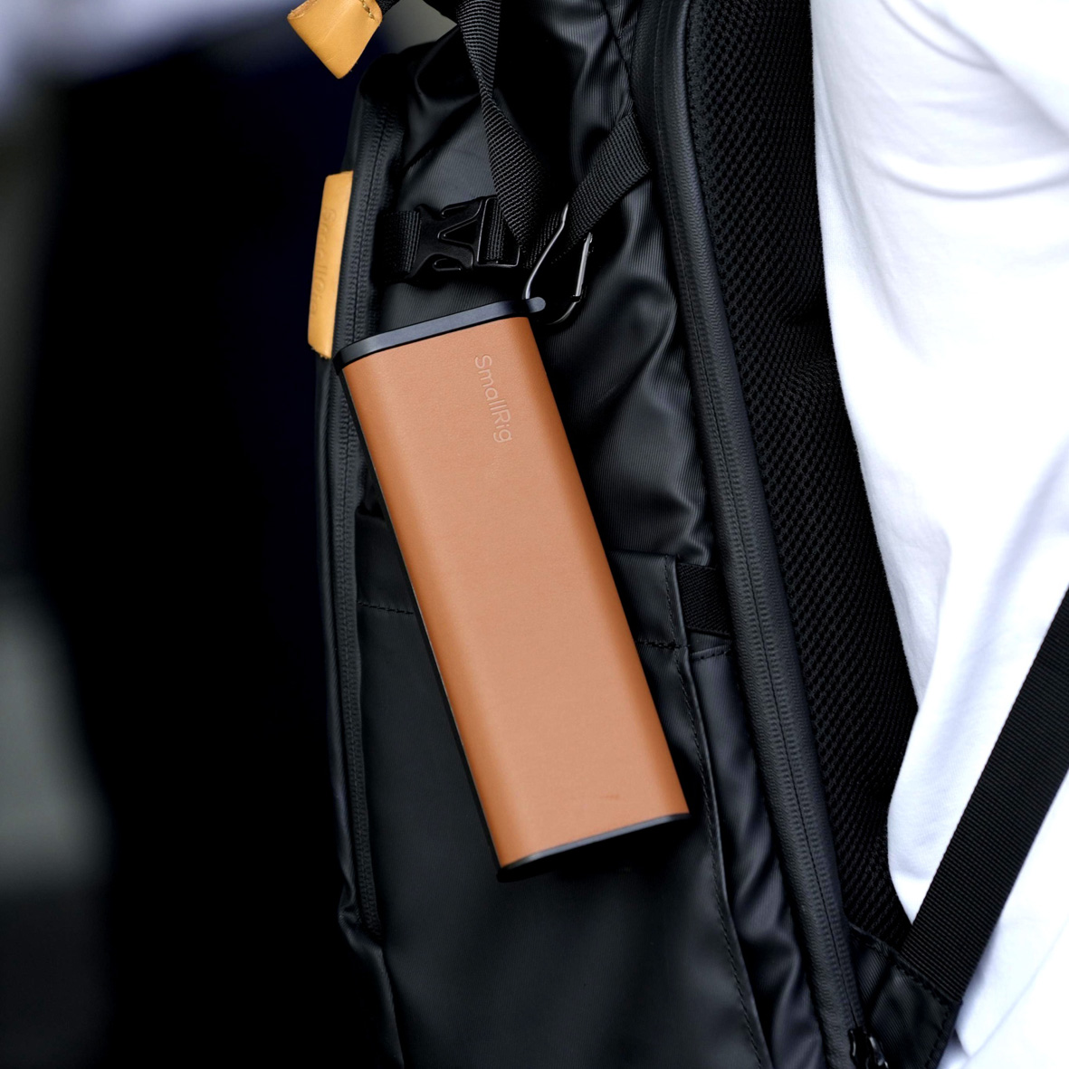 Rucksack, Wasserflasche, braun, Metallclip, Gurt