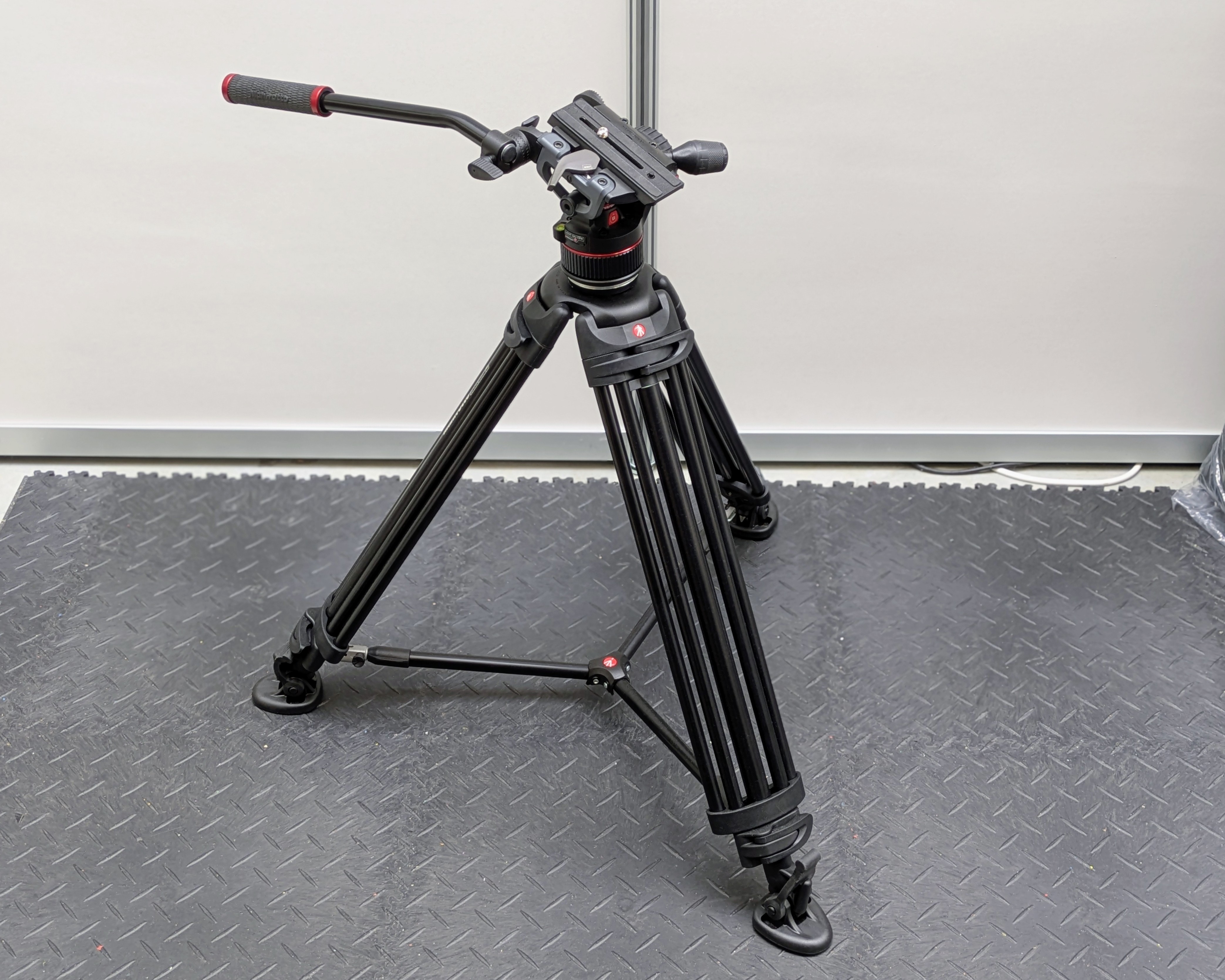 Stativ, Kamera-Stativ, Aluminiumbeine, verstellbar, Fluidskopf